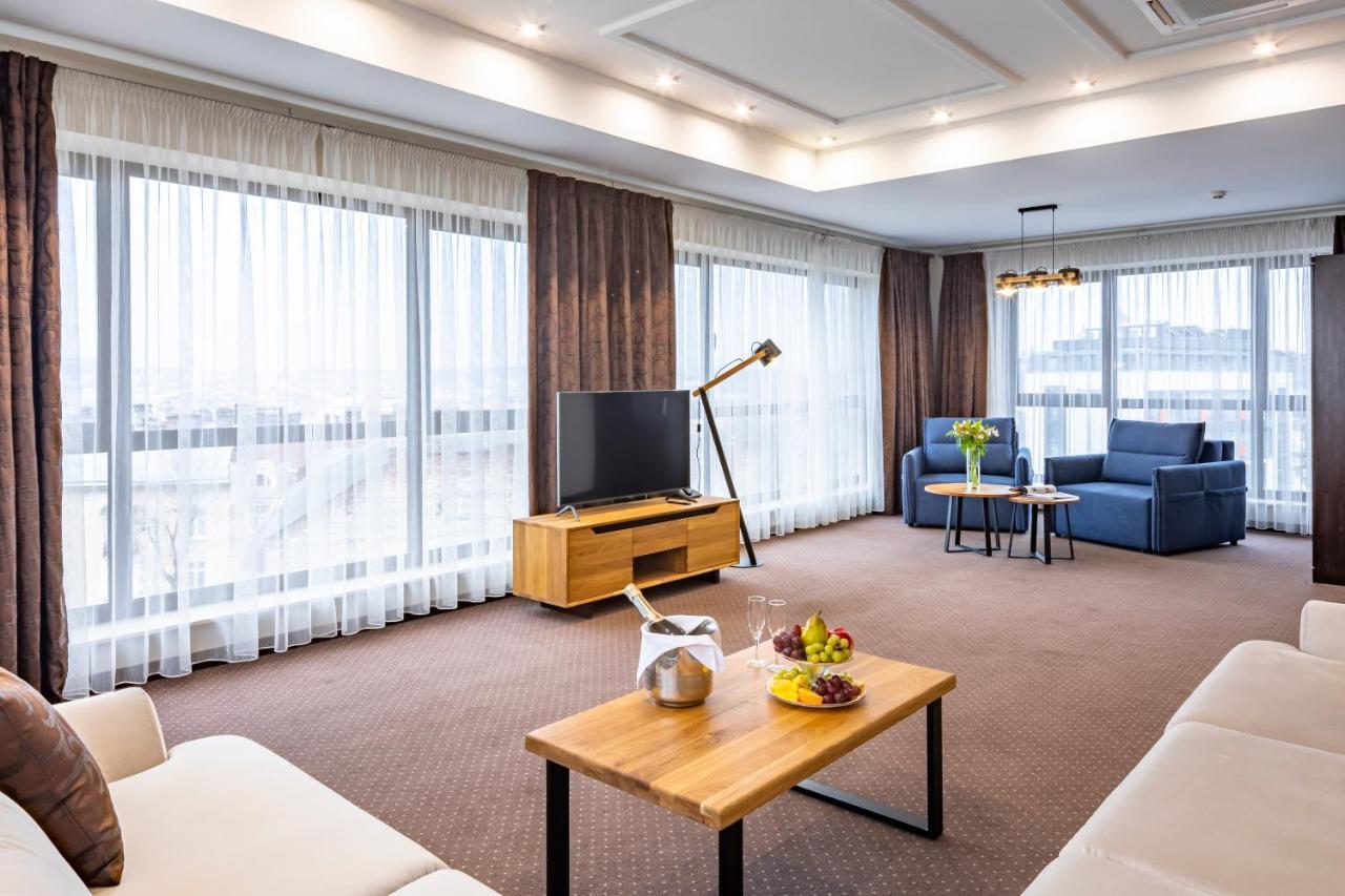 Taurus Hotel & Spa Lviv Extérieur photo